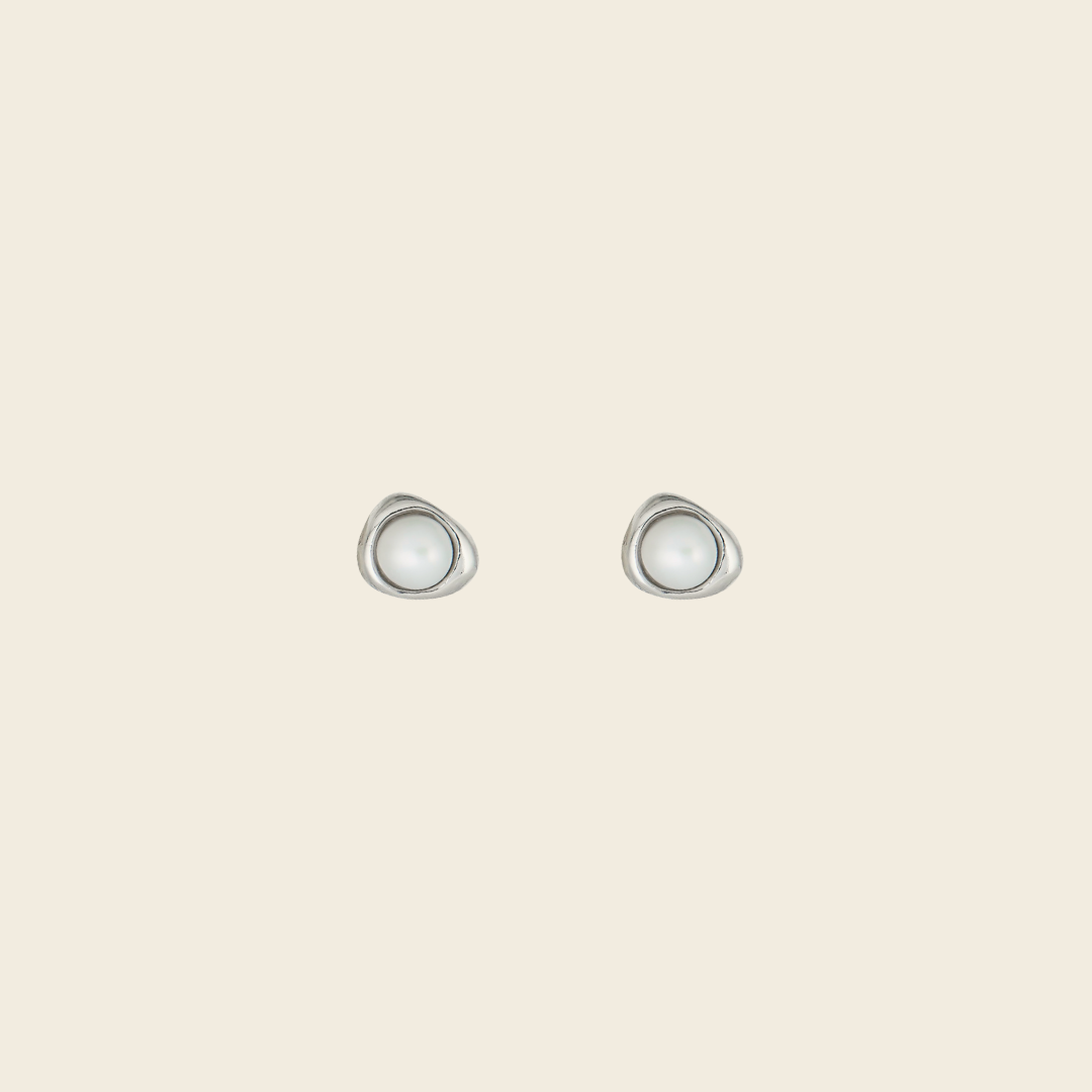 Nest Pearl Studs White Gold