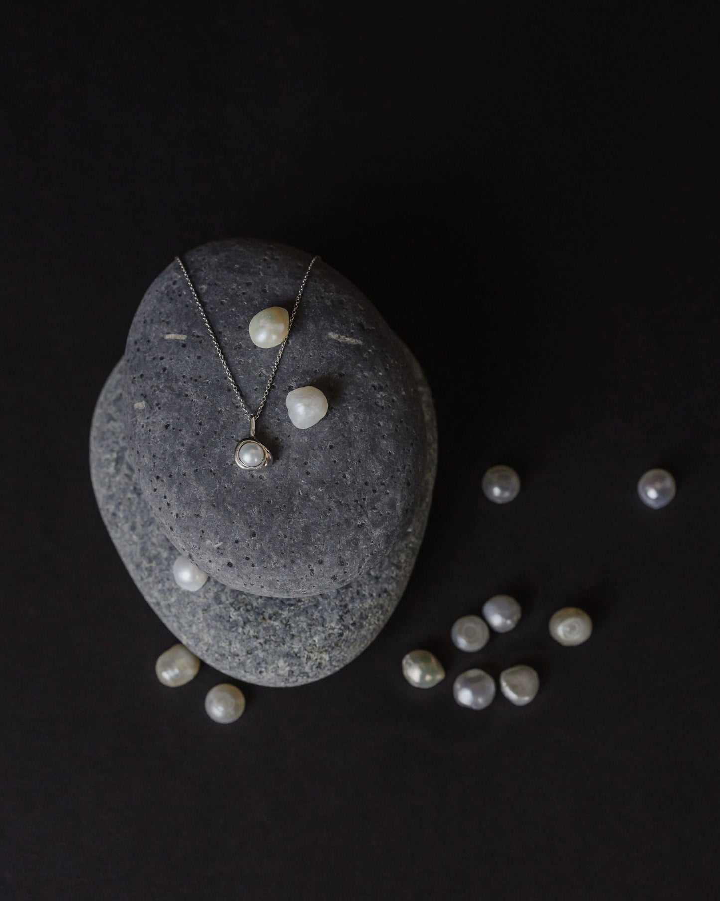 Nest Pearl Necklace White Gold