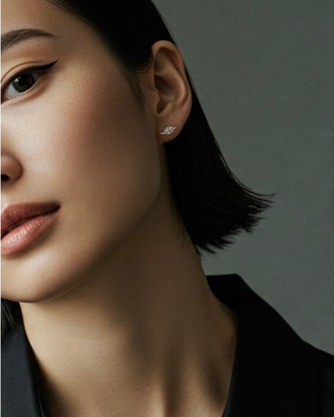 Knot Petite Studs Gold